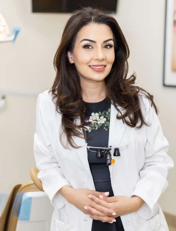 Dr. Niosha Vakilian, DDS